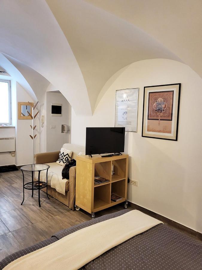 Studio Ian Ljubljana Luaran gambar