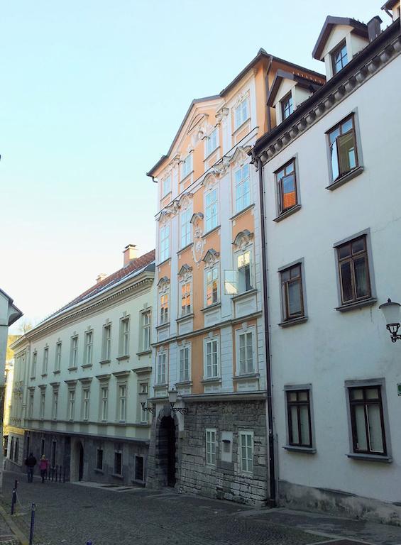 Studio Ian Ljubljana Luaran gambar